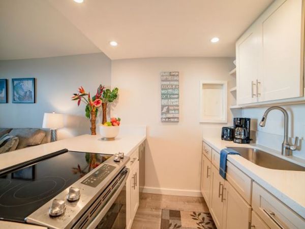 Oceanfront Vacation Condo in Kaanapali Sleeps 4 Guests