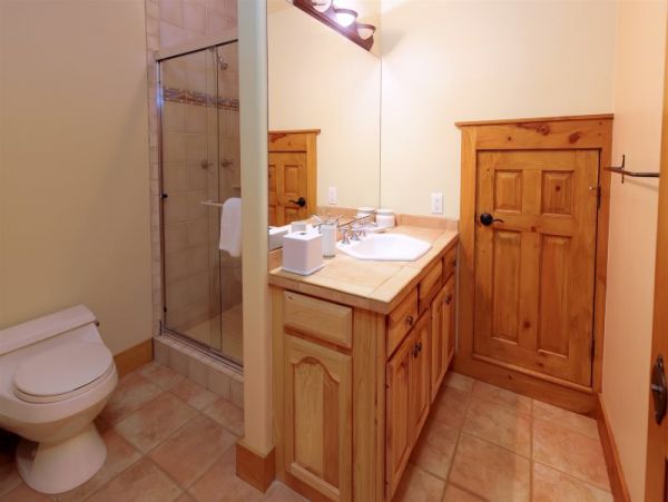Charming Vacation Home in Vail 3 Bedrooms Sleeps 8 Guests