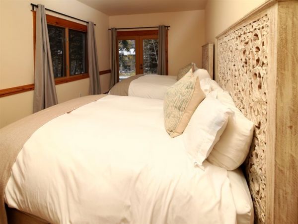 Charming Vacation Home in Vail 3 Bedrooms Sleeps 8 Guests