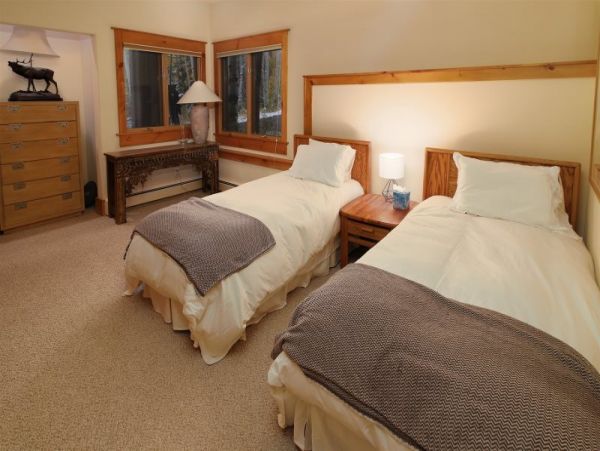 Charming Vacation Home in Vail 3 Bedrooms Sleeps 8 Guests
