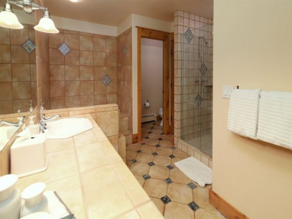 Charming Vacation Home in Vail 3 Bedrooms Sleeps 8 Guests