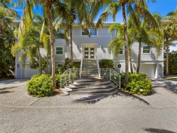 Spectacular Home with Private Pool & Great On Beach Location