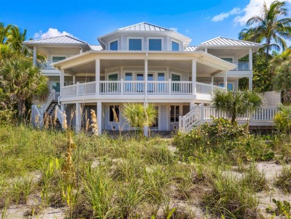 Spectacular Home with Private Pool & Great On Beach Location