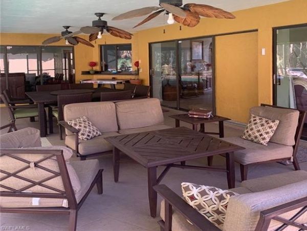 Three Bedroom Pool Vacation Home in Naples 3 Bedrooms