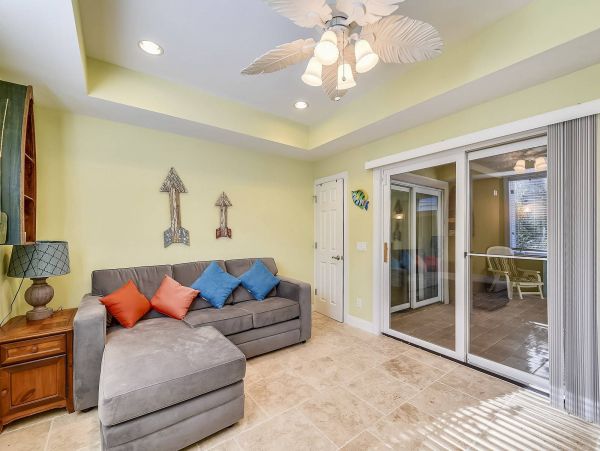 Four Bedroom Vacation Pool Home in Hilton Head Sleeps 14