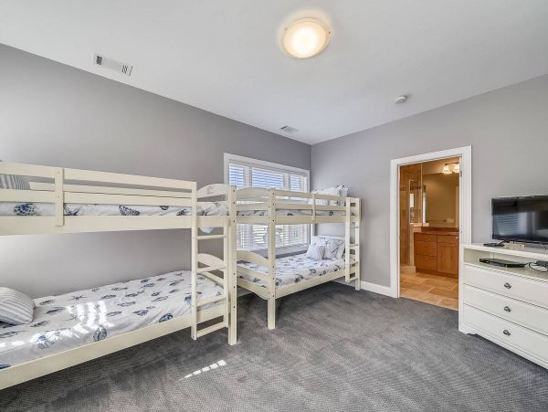 Four Bedroom Vacation Pool Home in Hilton Head Sleeps 14