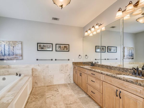 Four Bedroom Vacation Pool Home in Hilton Head Sleeps 14