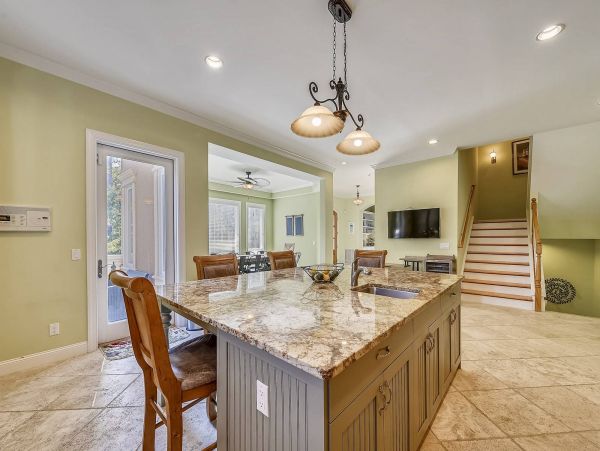 Four Bedroom Vacation Pool Home in Hilton Head Sleeps 14