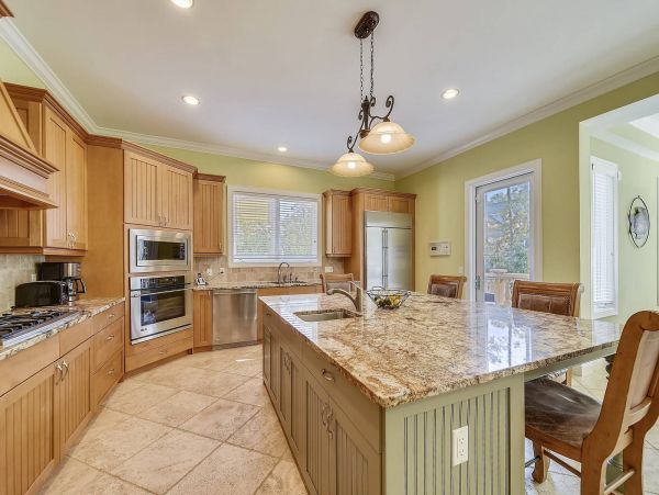 Four Bedroom Vacation Pool Home in Hilton Head Sleeps 14
