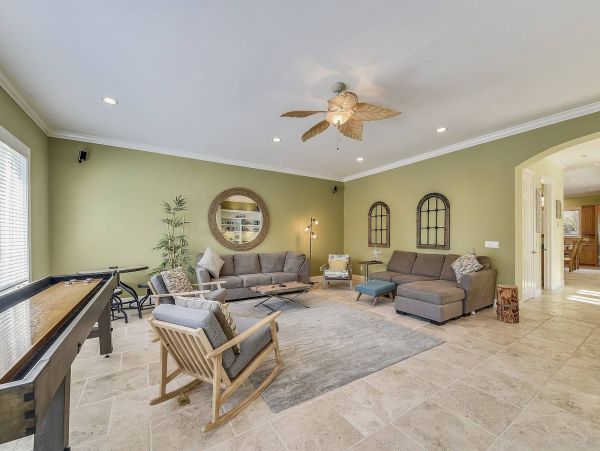 Four Bedroom Vacation Pool Home in Hilton Head Sleeps 14