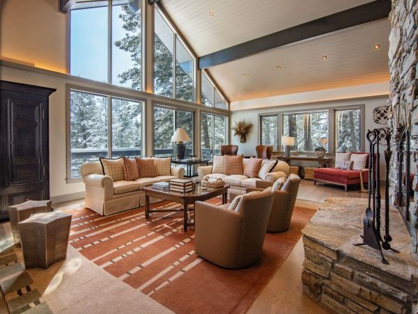 Living room with Fireplace