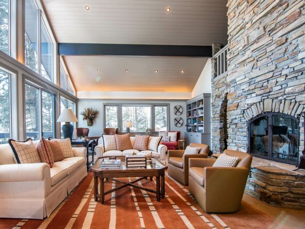 Living room with Fireplace