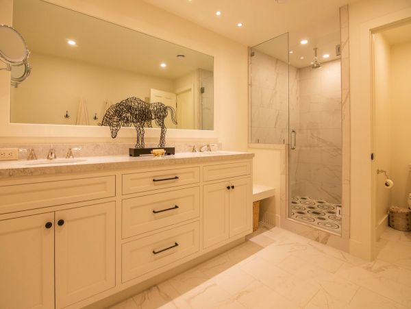 Queen Bedrooms Attached Bathroom(Lower level)