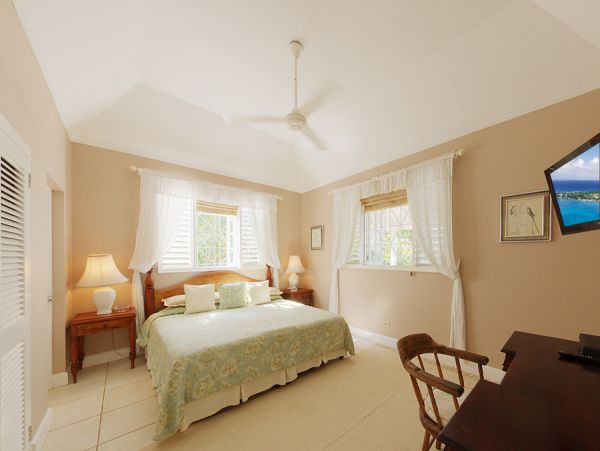 Located on a Private Waterfront Acre 4 Bedroom Pool Cottage