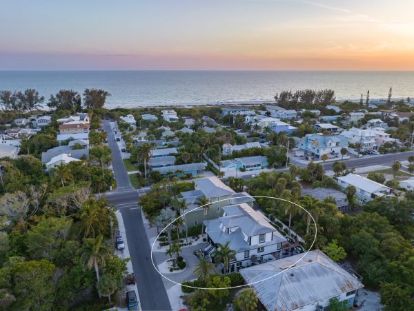 Just a Block to the Beach Vacation Home On Anna Maria Island