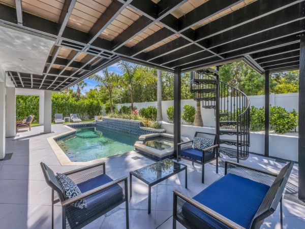Just a Block to the Beach Vacation Home On Anna Maria Island