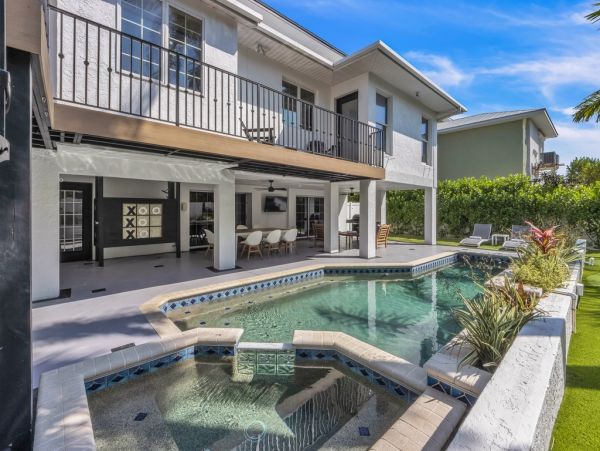 Just a Block to the Beach Vacation Home On Anna Maria Island