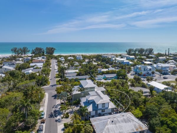 Just a Block to the Beach Vacation Home On Anna Maria Island