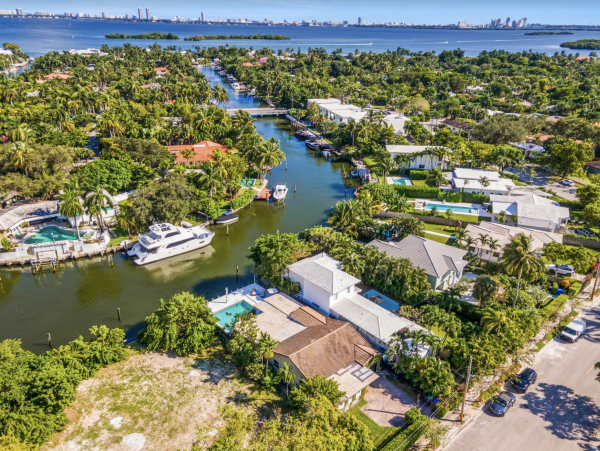 Beautiful 4 Bedroom Home with Pool in Miami Beach