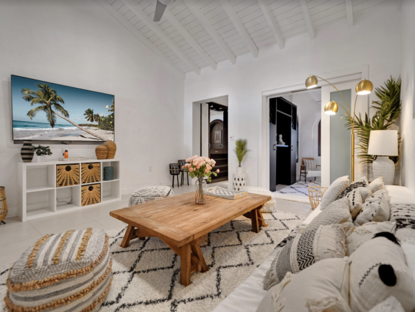 Beautiful 4 Bedroom Home with Pool in Miami Beach