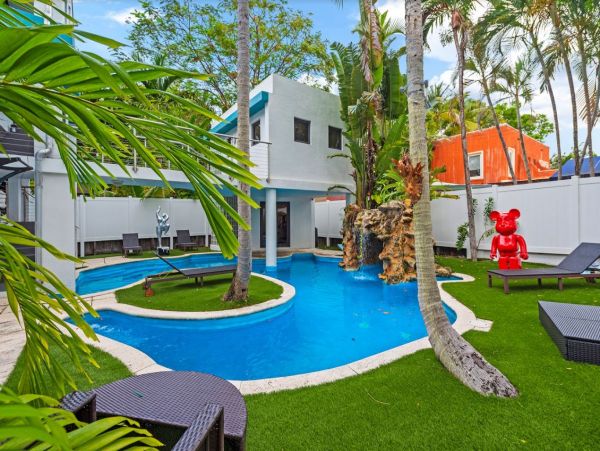 Stunning Luxury Miami Villa with Private Pool 6 Bedrooms
