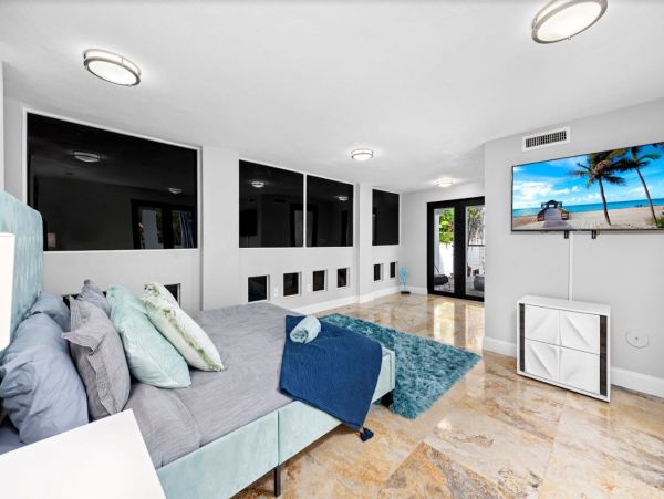 Stunning Luxury Miami Villa with Private Pool 6 Bedrooms