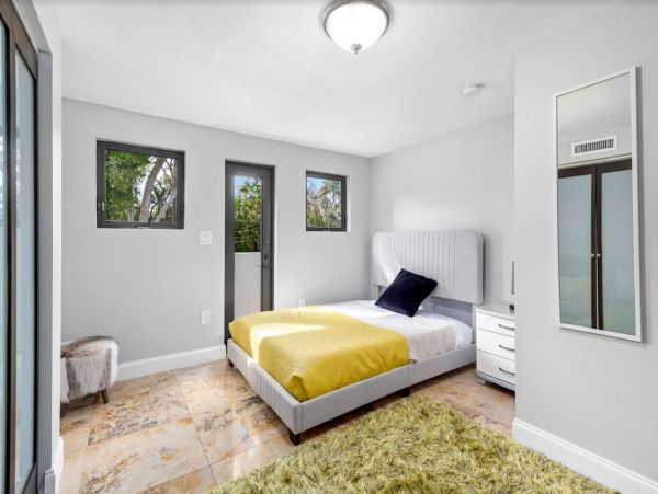 Stunning Luxury Miami Villa with Private Pool 6 Bedrooms