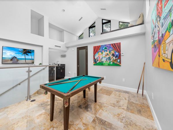 Stunning Luxury Miami Villa with Private Pool 6 Bedrooms