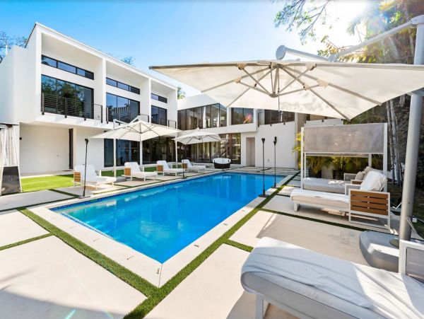 Gorgeous Miami Vacation Villa with Private Pool 5 Bedrooms