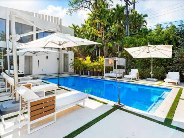Gorgeous Miami Vacation Villa with Private Pool 5 Bedrooms