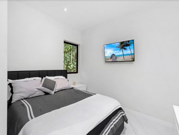Gorgeous Miami Vacation Villa with Private Pool 5 Bedrooms
