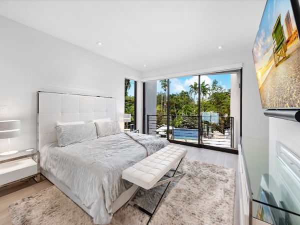 Gorgeous Miami Vacation Villa with Private Pool 5 Bedrooms