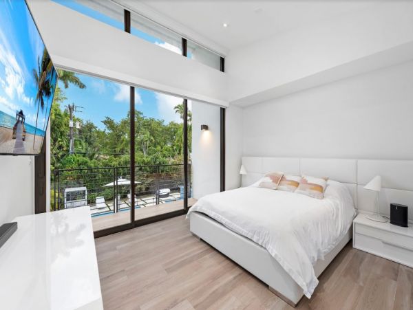 Gorgeous Miami Vacation Villa with Private Pool 5 Bedrooms