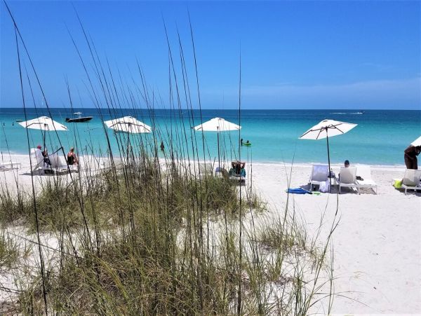 Beachside One Bedroom Vacation Condo in Holmes Beach