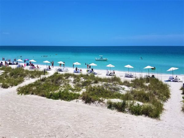 Beachside One Bedroom Vacation Condo in Holmes Beach