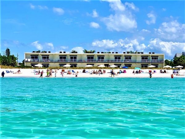 Beachside One Bedroom Vacation Condo in Holmes Beach