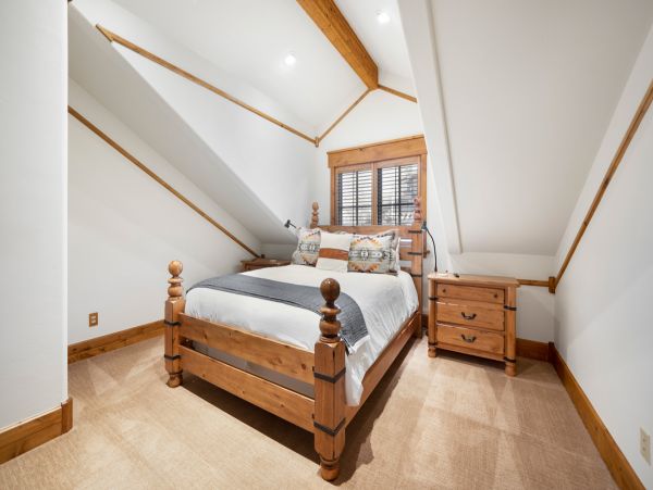 Park City Luxury Three Level Vacation Home Sleeps 18 Guests