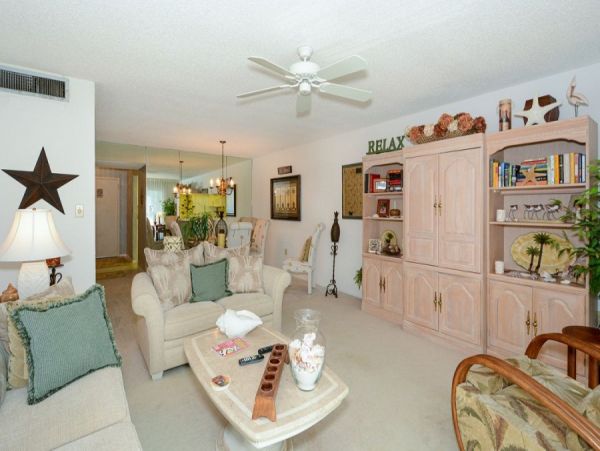 Two Bedroom Vacation Condo in Sarasota with Tennis Court
