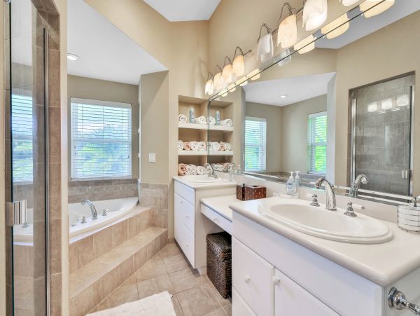 Beautiful 3 Bedroom Vacation Home in Longboat Key