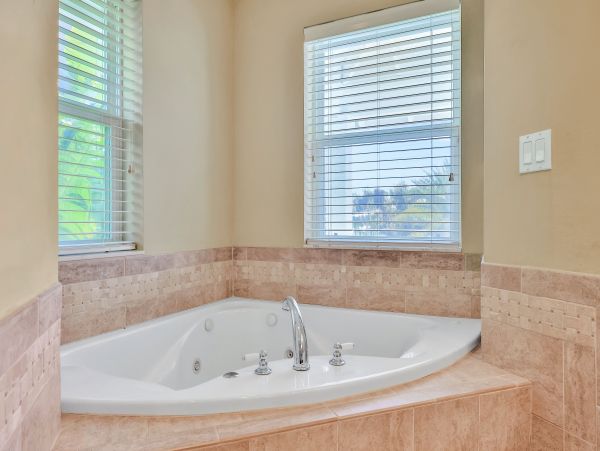 Beautiful 3 Bedroom Vacation Home in Longboat Key