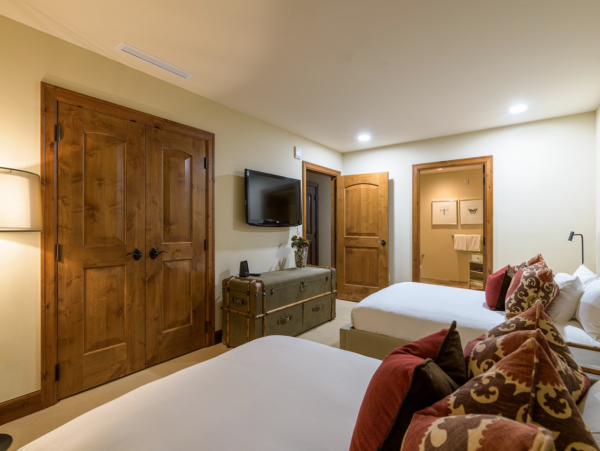Lionshead Ritz Carlton private Selection Luxury Walk to Lift
