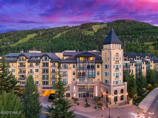 Lionshead Ritz Carlton private Selection Luxury Walk to Lift
