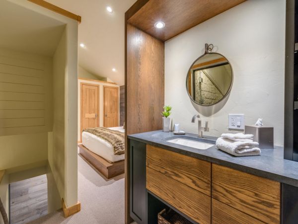 Vail Vacation Condo Three Bedroom Mountain View Walk To Lift