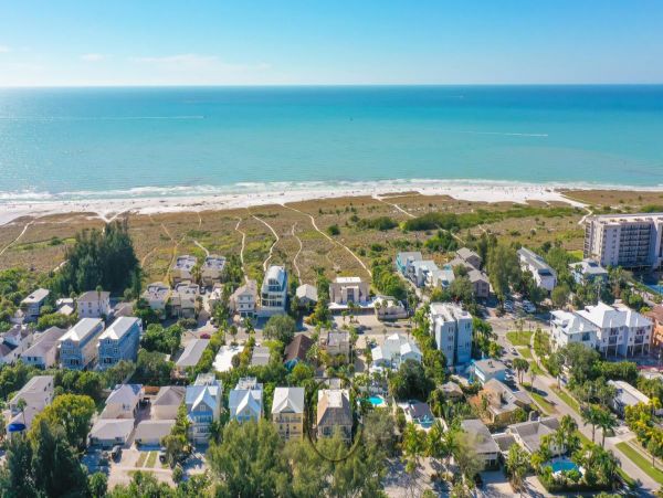 Siesta Key Stunning Vacation Townhome A Short Walk to Beach