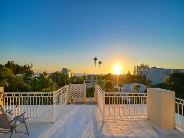Siesta Key Stunning Vacation Townhome A Short Walk to Beach