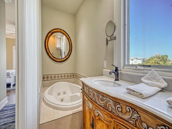 Siesta Key Stunning Vacation Townhome A Short Walk to Beach