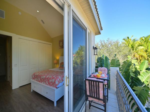 Siesta Key Stunning Vacation Townhome A Short Walk to Beach