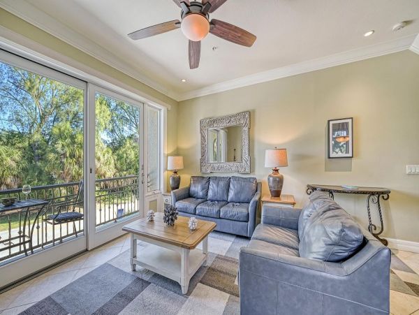 Siesta Key Stunning Vacation Townhome A Short Walk to Beach