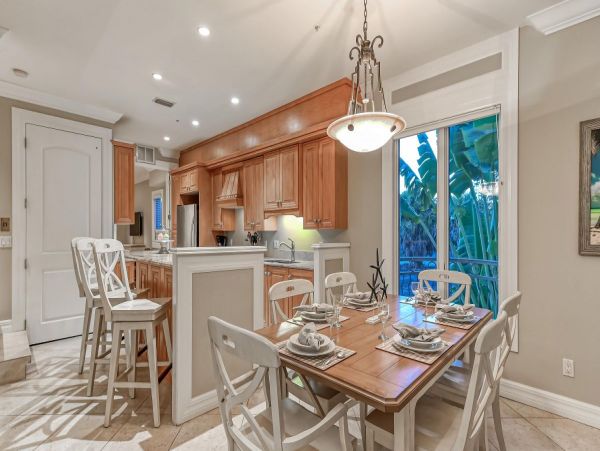 Siesta Key Stunning Vacation Townhome A Short Walk to Beach