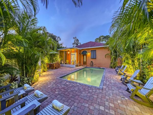 Sarasota 6-Bedroom Duplex with 2 Private Pools